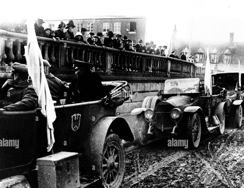 Članovi nemačkog parlamenta pristižu u Francusku, 8.-11. novembar 1918, foto: alamy